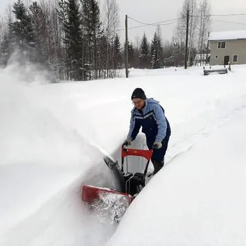 Снегоуборщик бензиновый DDE ST6561L (двиг-ль Loncin 6,5 л.с, 24'', 5 вперёд/2 назад, 14" колёса, управление выбросом на панели)